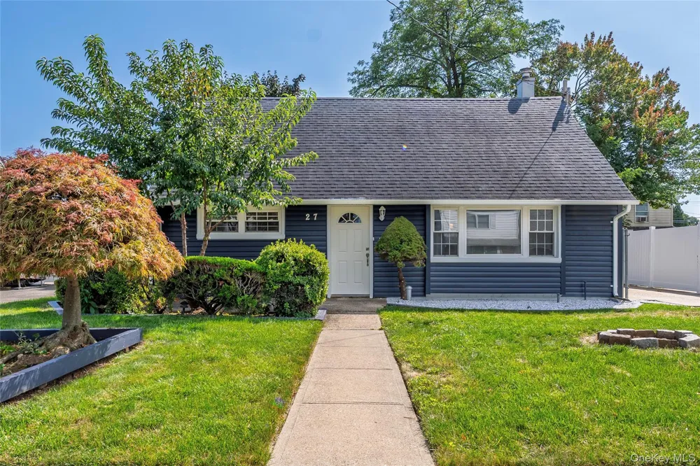 27 Park Lane Bethpage, NY 11714