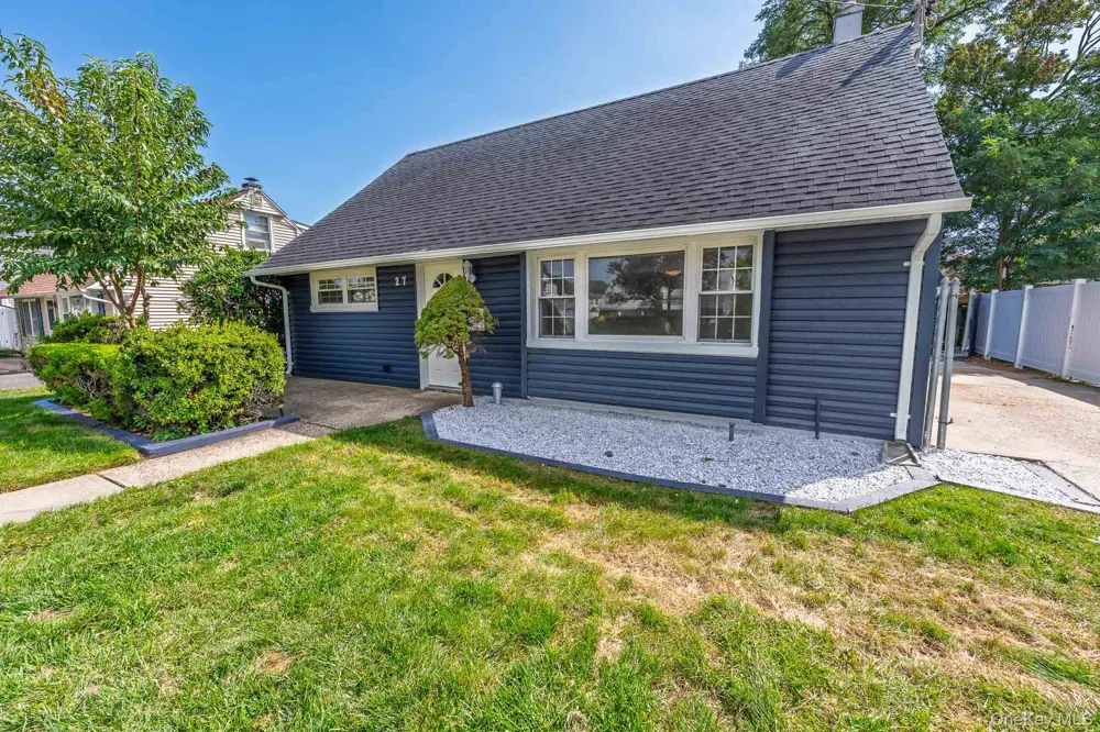 27 Park Lane Bethpage, NY 11714