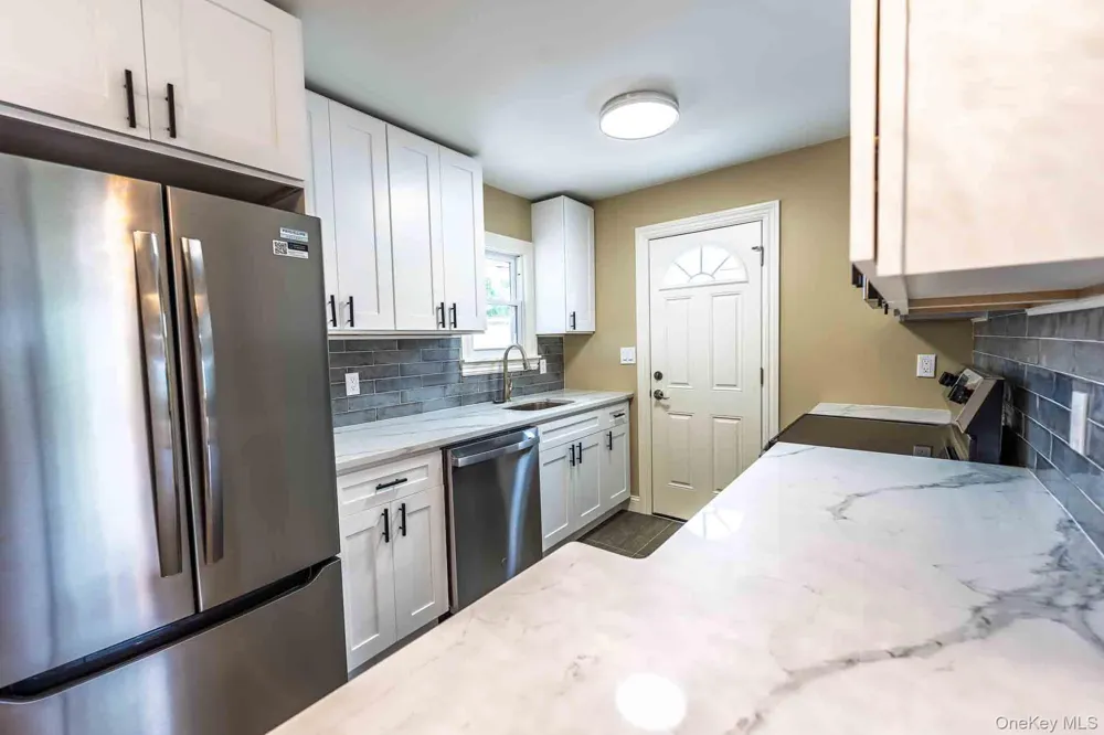 27 Park Lane Bethpage, NY 11714