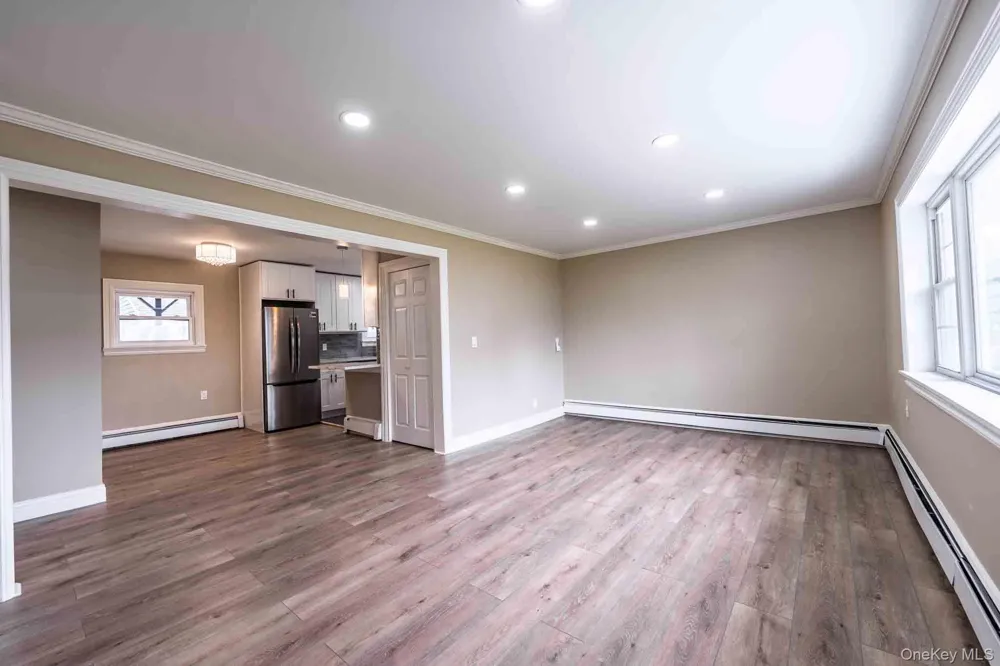 27 Park Lane Bethpage, NY 11714