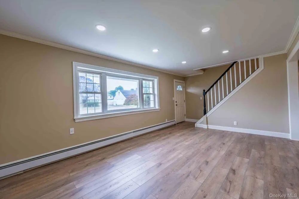 27 Park Lane Bethpage, NY 11714