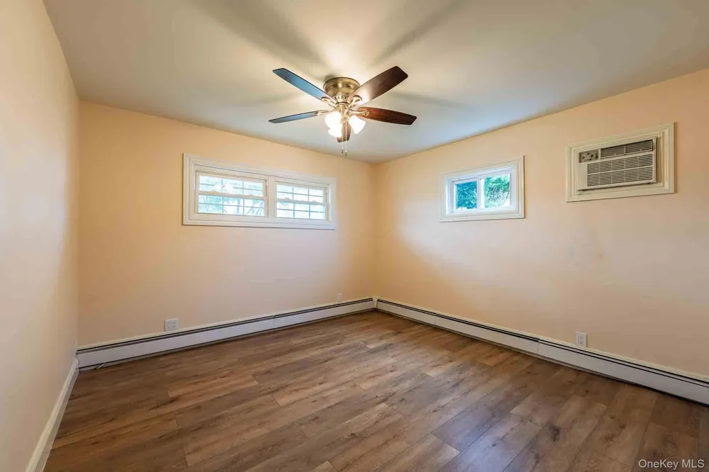 27 Park Lane Bethpage, NY 11714