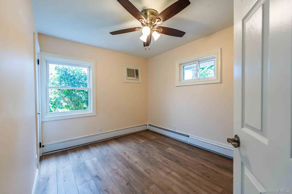 27 Park Lane Bethpage, NY 11714