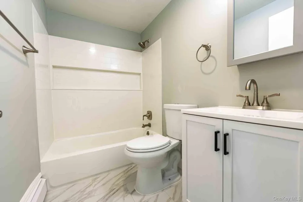 27 Park Lane Bethpage, NY 11714