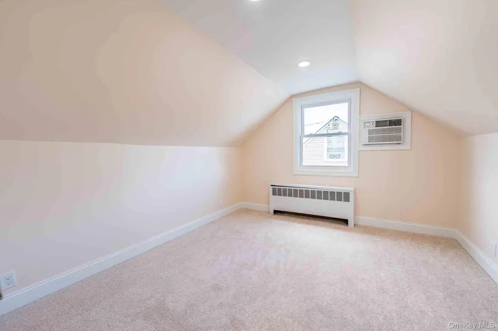 27 Park Lane Bethpage, NY 11714
