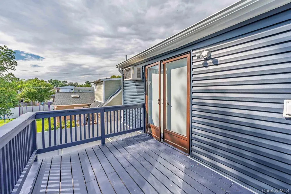 27 Park Lane Bethpage, NY 11714