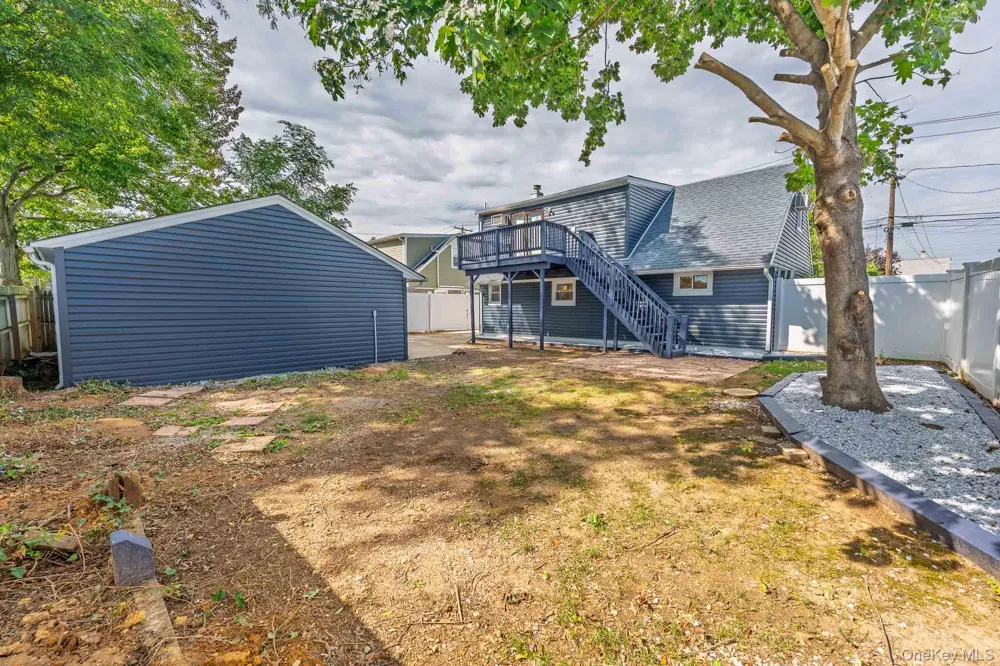 27 Park Lane Bethpage, NY 11714