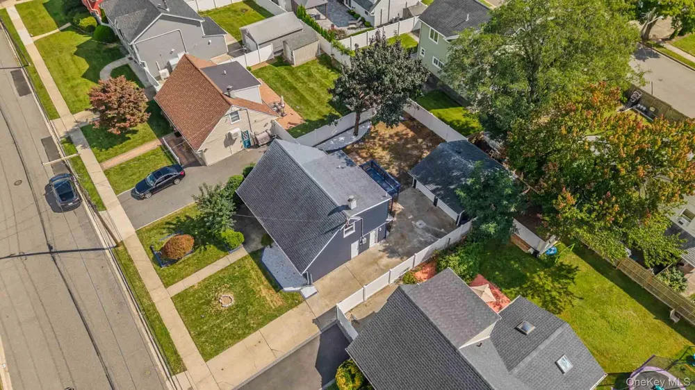 27 Park Lane Bethpage, NY 11714
