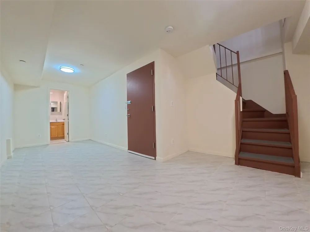 220-03 64th Avenu #1FL Oakland Gardens, NY 11364