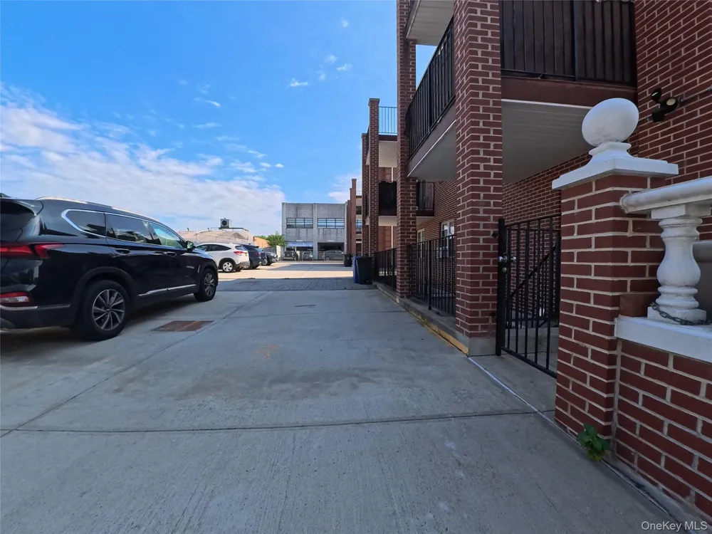 220-03 64th Avenu #1FL Oakland Gardens, NY 11364