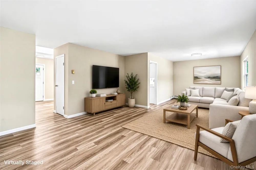 35 Lombardy Drive Shirley, NY 11967