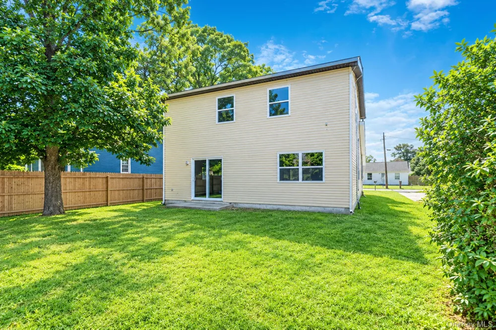 35 Lombardy Drive Shirley, NY 11967
