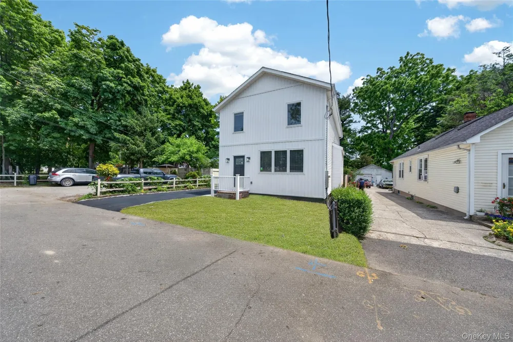 15 Grand Place Huntington Station, NY 11746