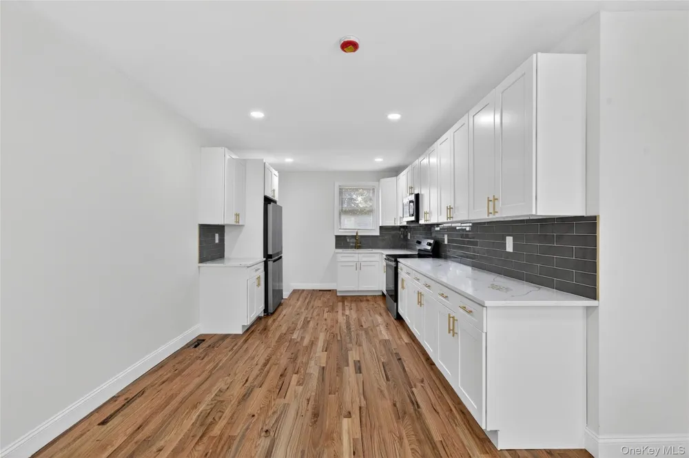 15 Grand Place Huntington Station, NY 11746