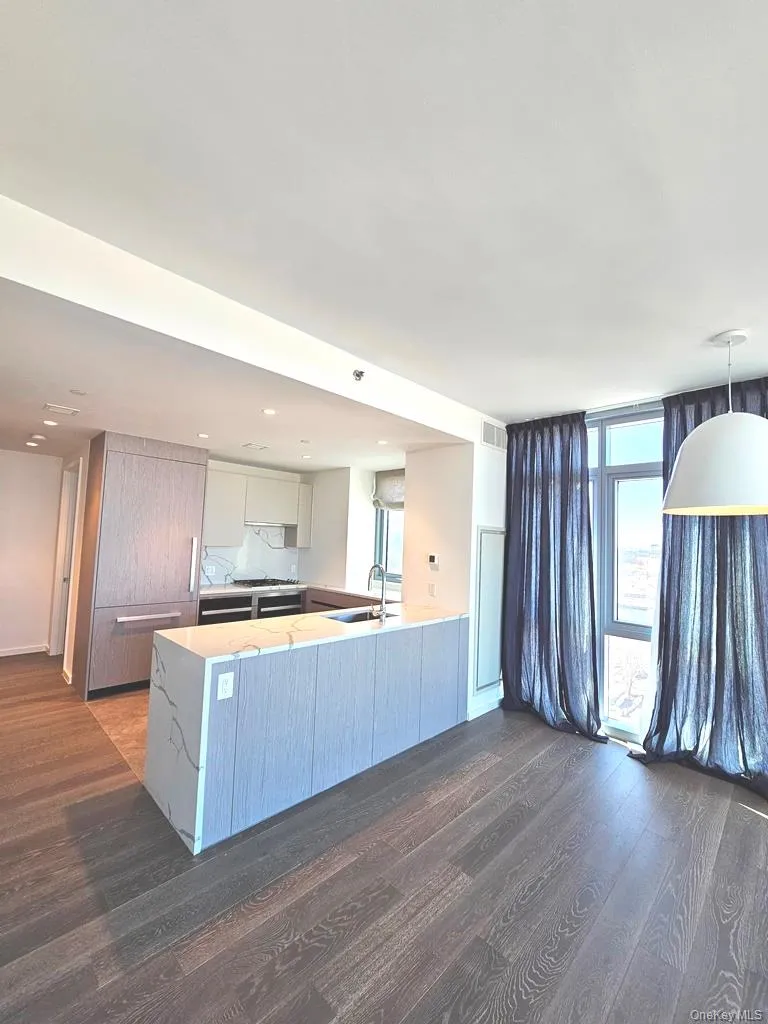 133-36 37th Avenue #11F Flushing, NY 11354