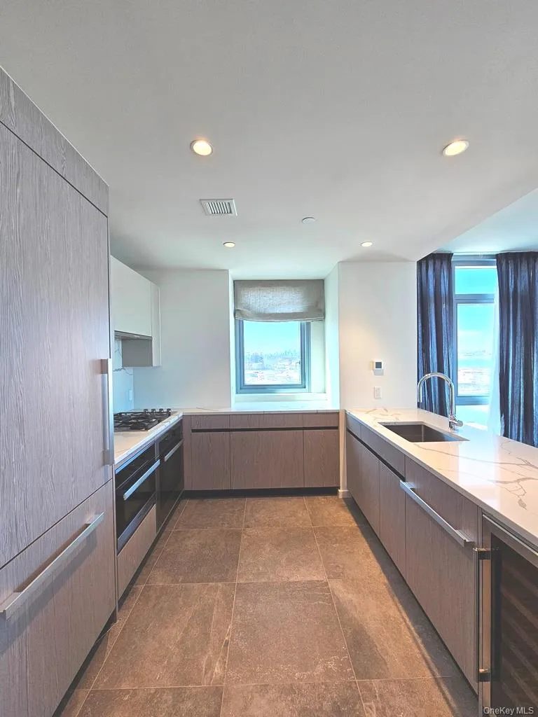 133-36 37th Avenue #11F Flushing, NY 11354