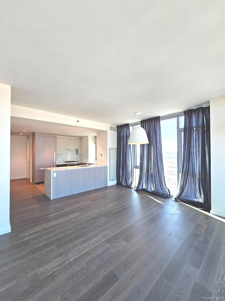 133-36 37th Avenue #11F Flushing, NY 11354
