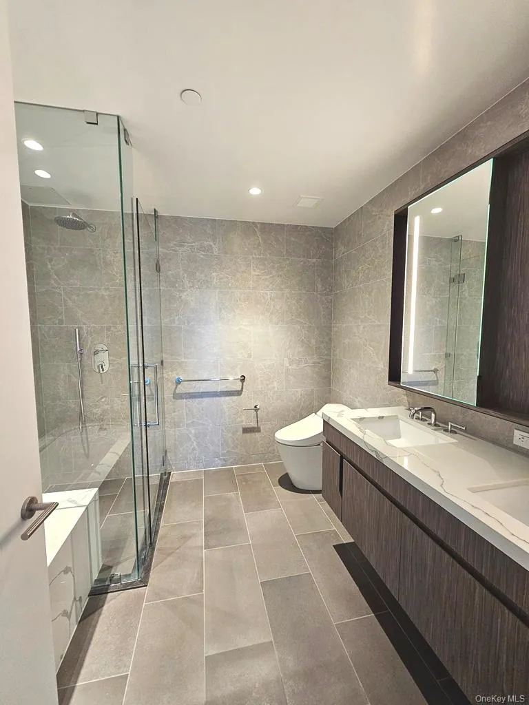 133-36 37th Avenue #11F Flushing, NY 11354