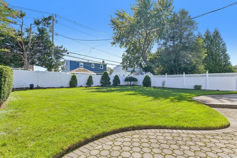 3994 Daleview Avenue Seaford, NY 11783