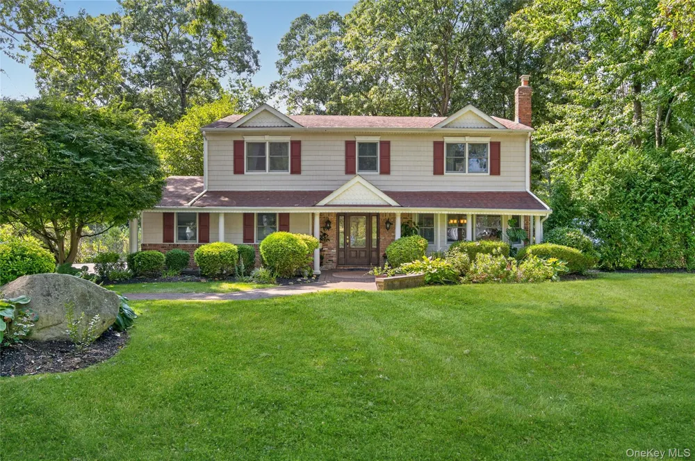 38 McCulloch Drive Dix Hills, NY 11746