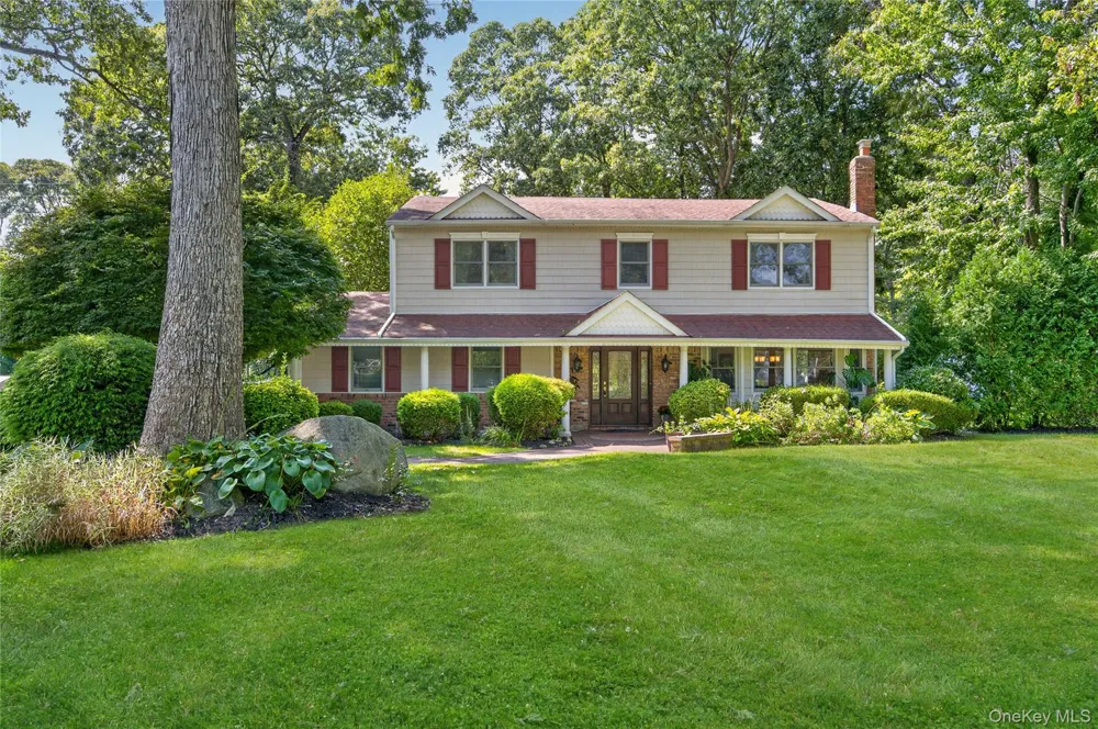 38 McCulloch Drive Dix Hills, NY 11746