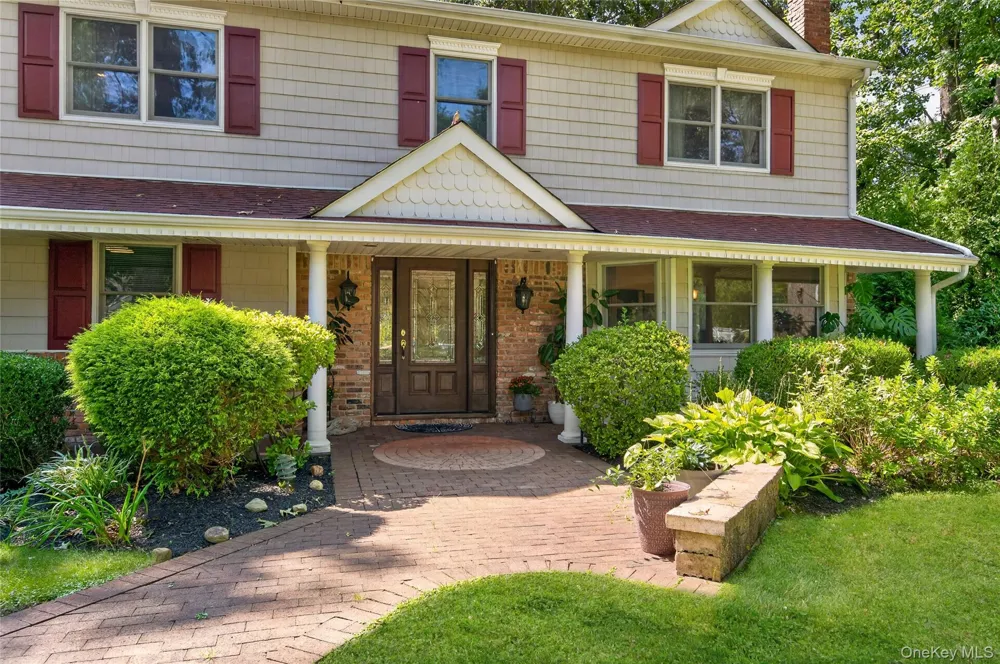 38 McCulloch Drive Dix Hills, NY 11746