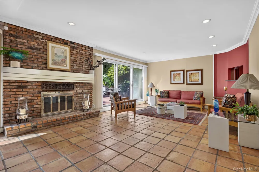 38 McCulloch Drive Dix Hills, NY 11746