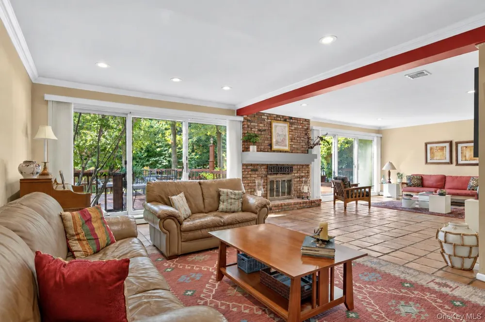 38 McCulloch Drive Dix Hills, NY 11746