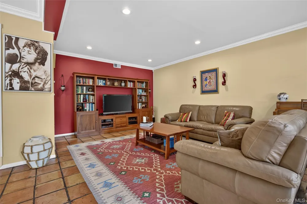 38 McCulloch Drive Dix Hills, NY 11746