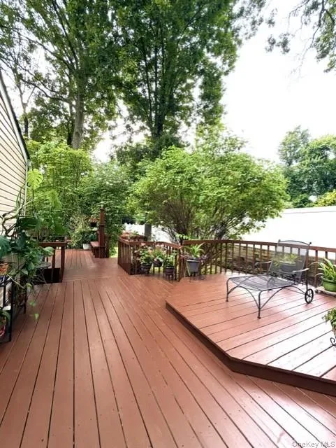 38 McCulloch Drive Dix Hills, NY 11746