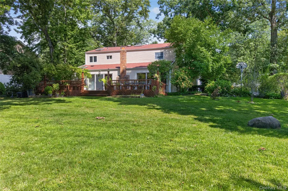38 McCulloch Drive Dix Hills, NY 11746