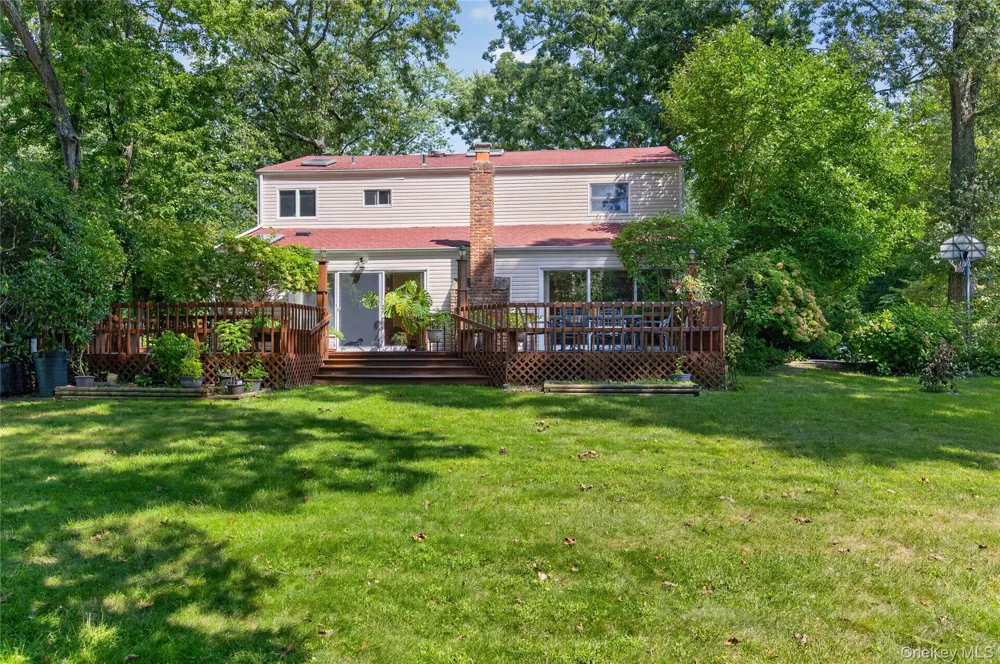 38 McCulloch Drive Dix Hills, NY 11746