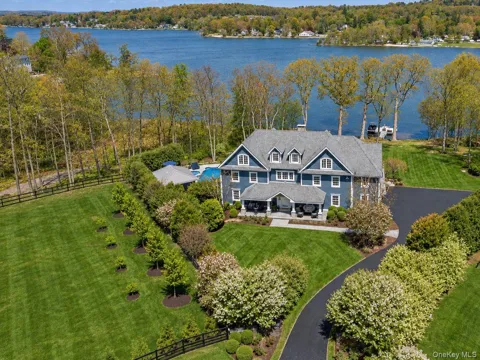 6 Brookside Lane