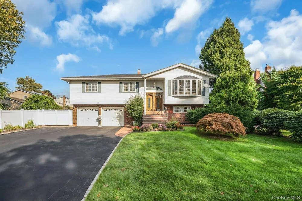 39 Pawnee Drive Commack, NY 11725