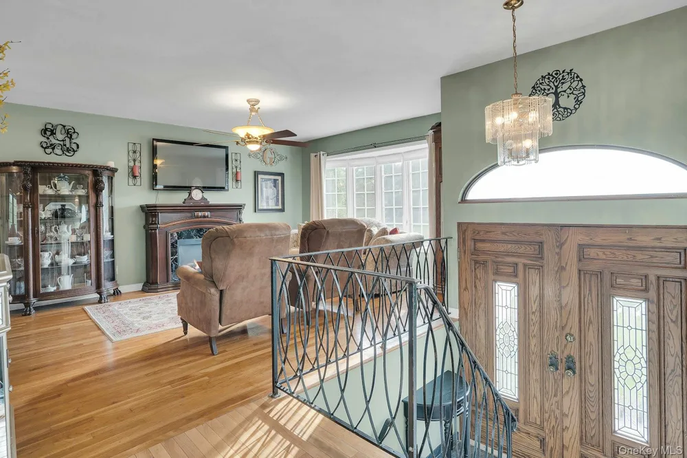 39 Pawnee Drive Commack, NY 11725