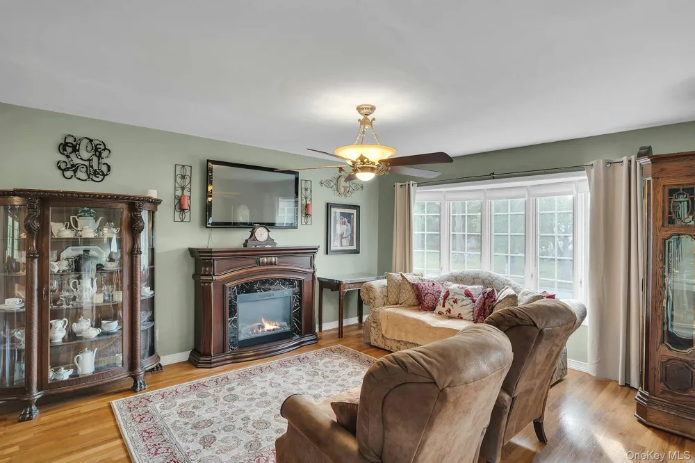 39 Pawnee Drive Commack, NY 11725