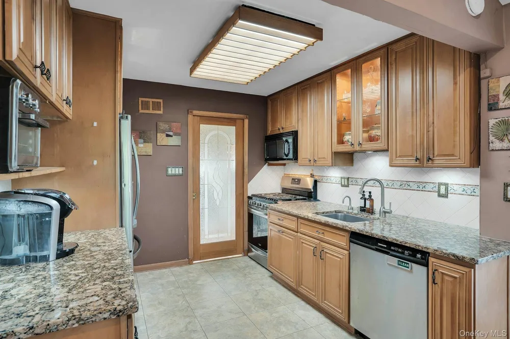 39 Pawnee Drive Commack, NY 11725