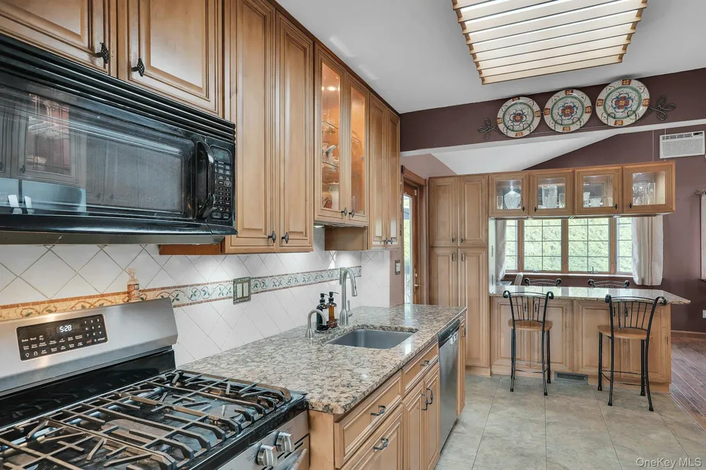 39 Pawnee Drive Commack, NY 11725