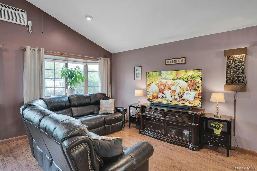 39 Pawnee Drive Commack, NY 11725