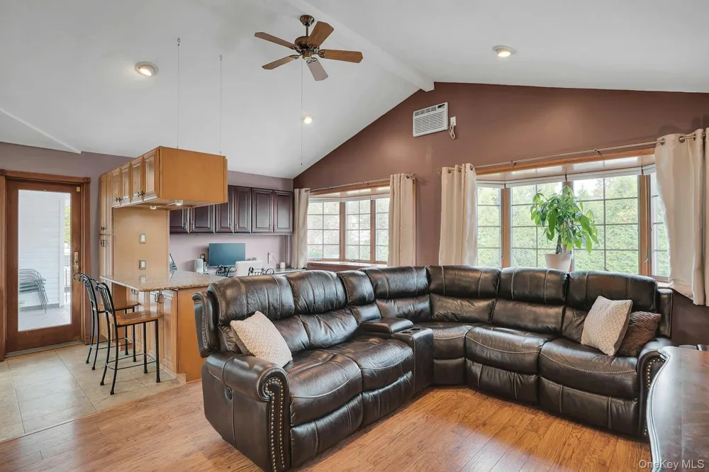 39 Pawnee Drive Commack, NY 11725