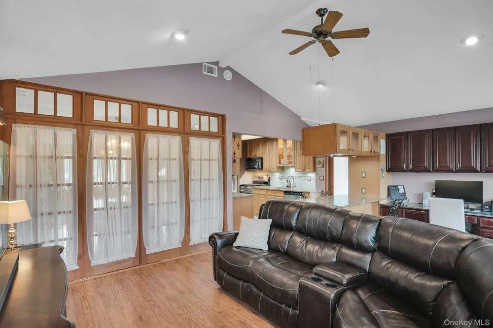 39 Pawnee Drive Commack, NY 11725