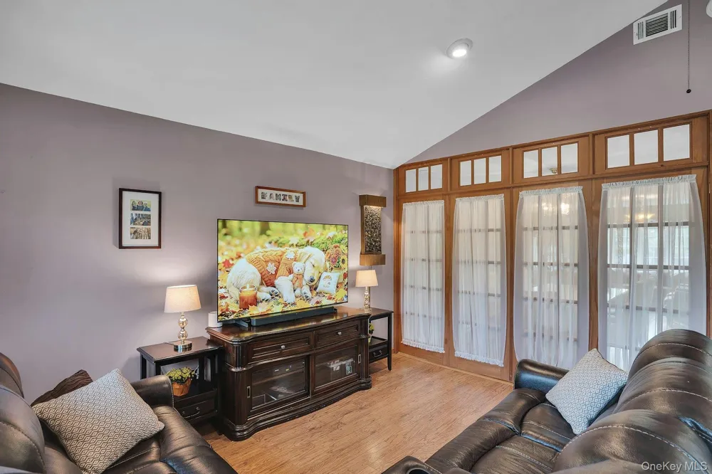 39 Pawnee Drive Commack, NY 11725