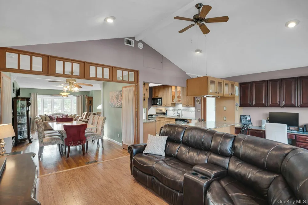 39 Pawnee Drive Commack, NY 11725