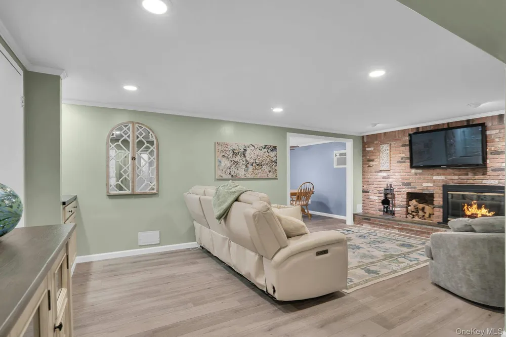 39 Pawnee Drive Commack, NY 11725