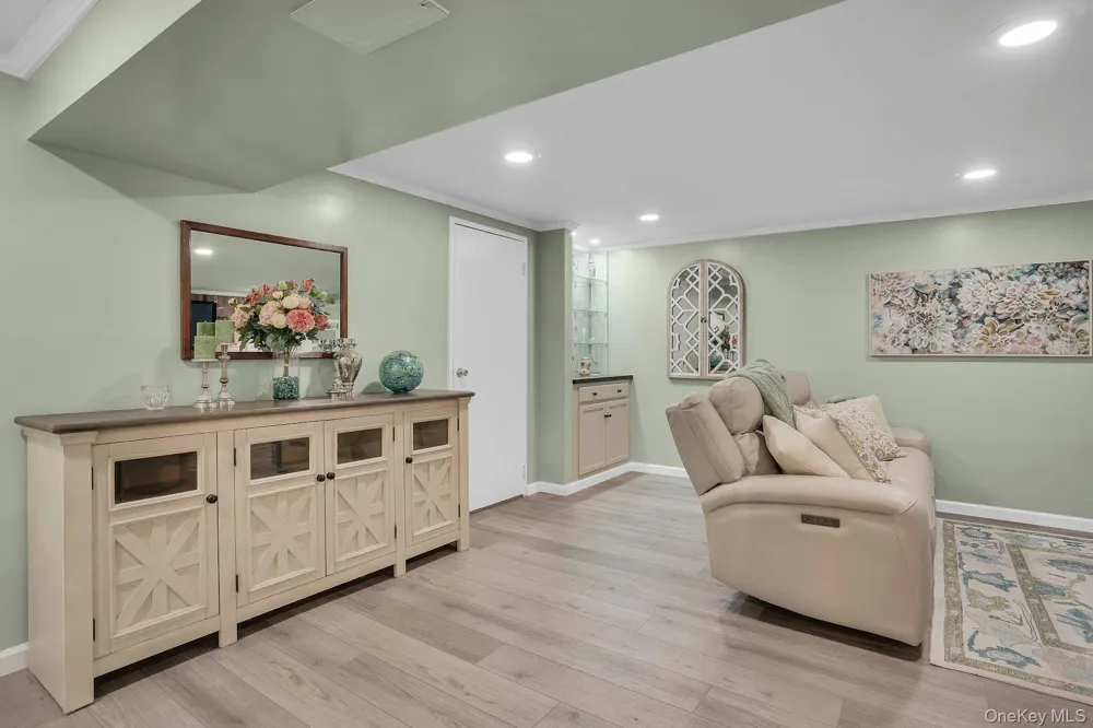39 Pawnee Drive Commack, NY 11725