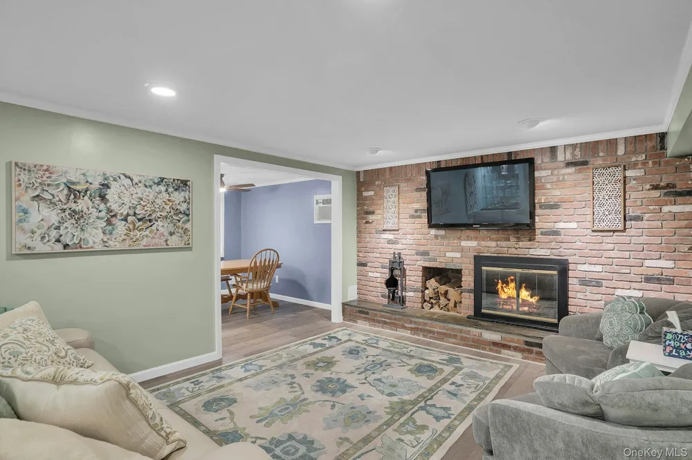 39 Pawnee Drive Commack, NY 11725