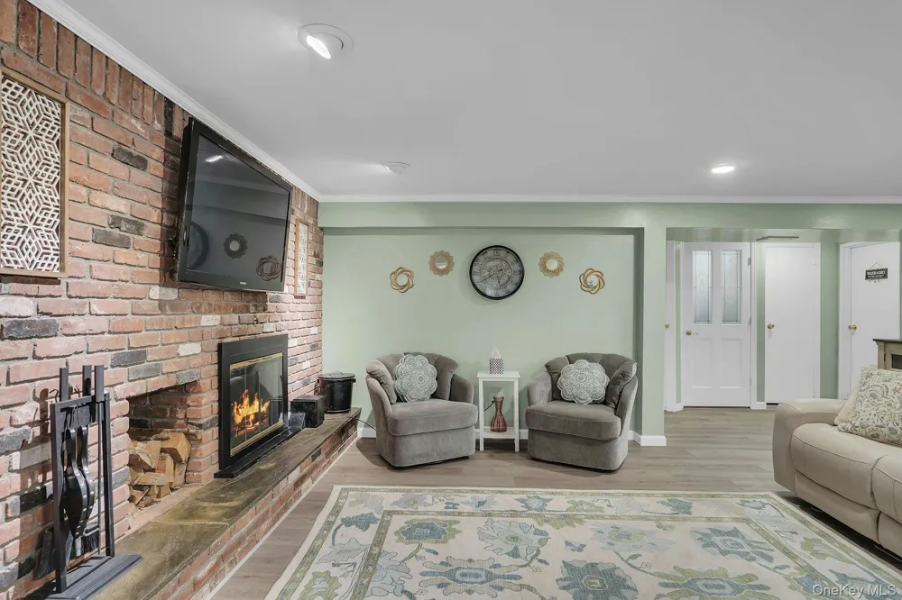 39 Pawnee Drive Commack, NY 11725