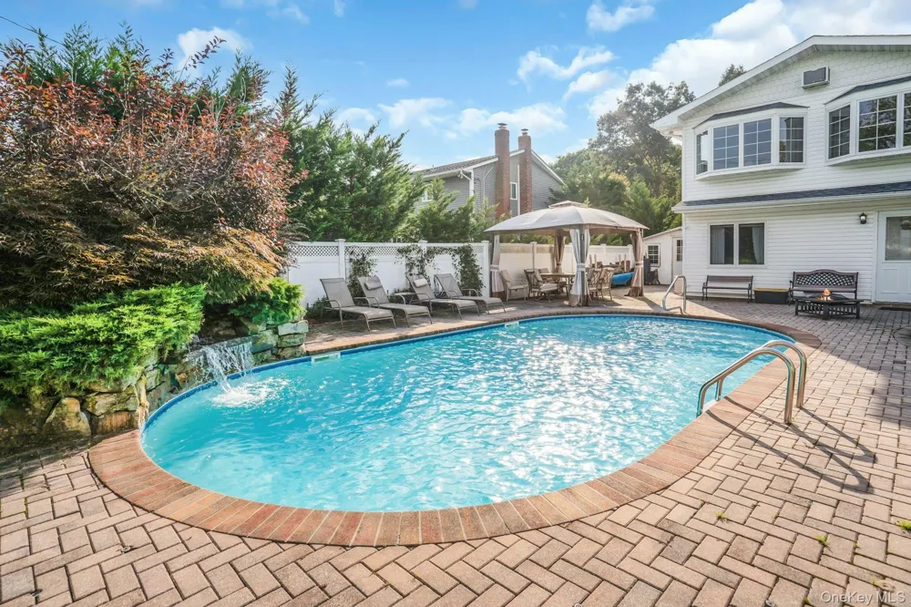 39 Pawnee Drive Commack, NY 11725