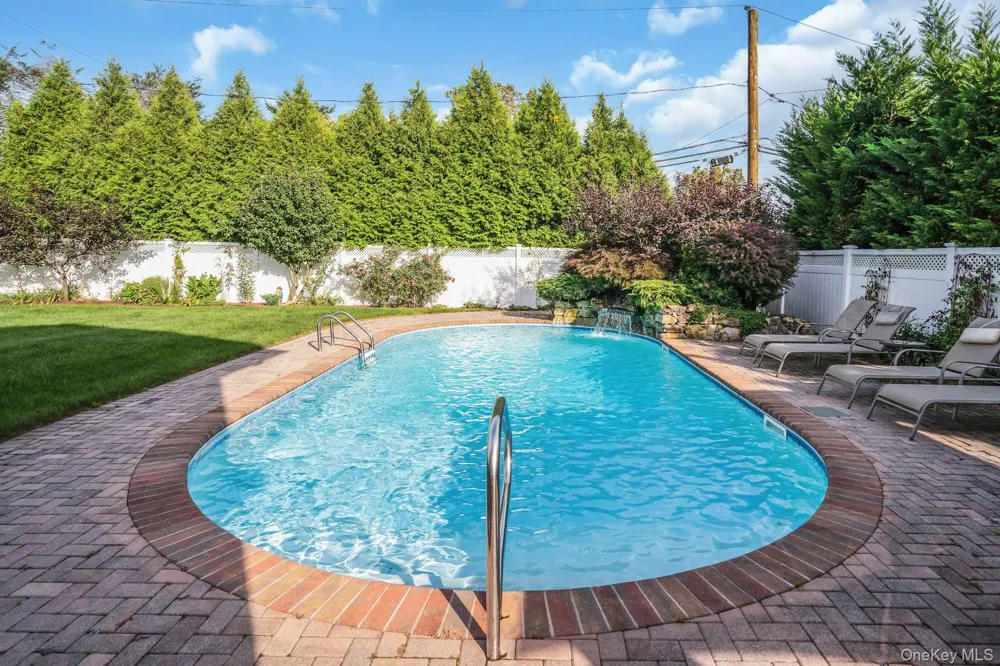 39 Pawnee Drive Commack, NY 11725