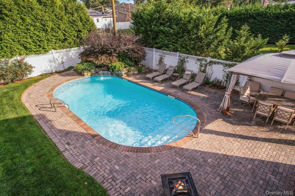 39 Pawnee Drive Commack, NY 11725
